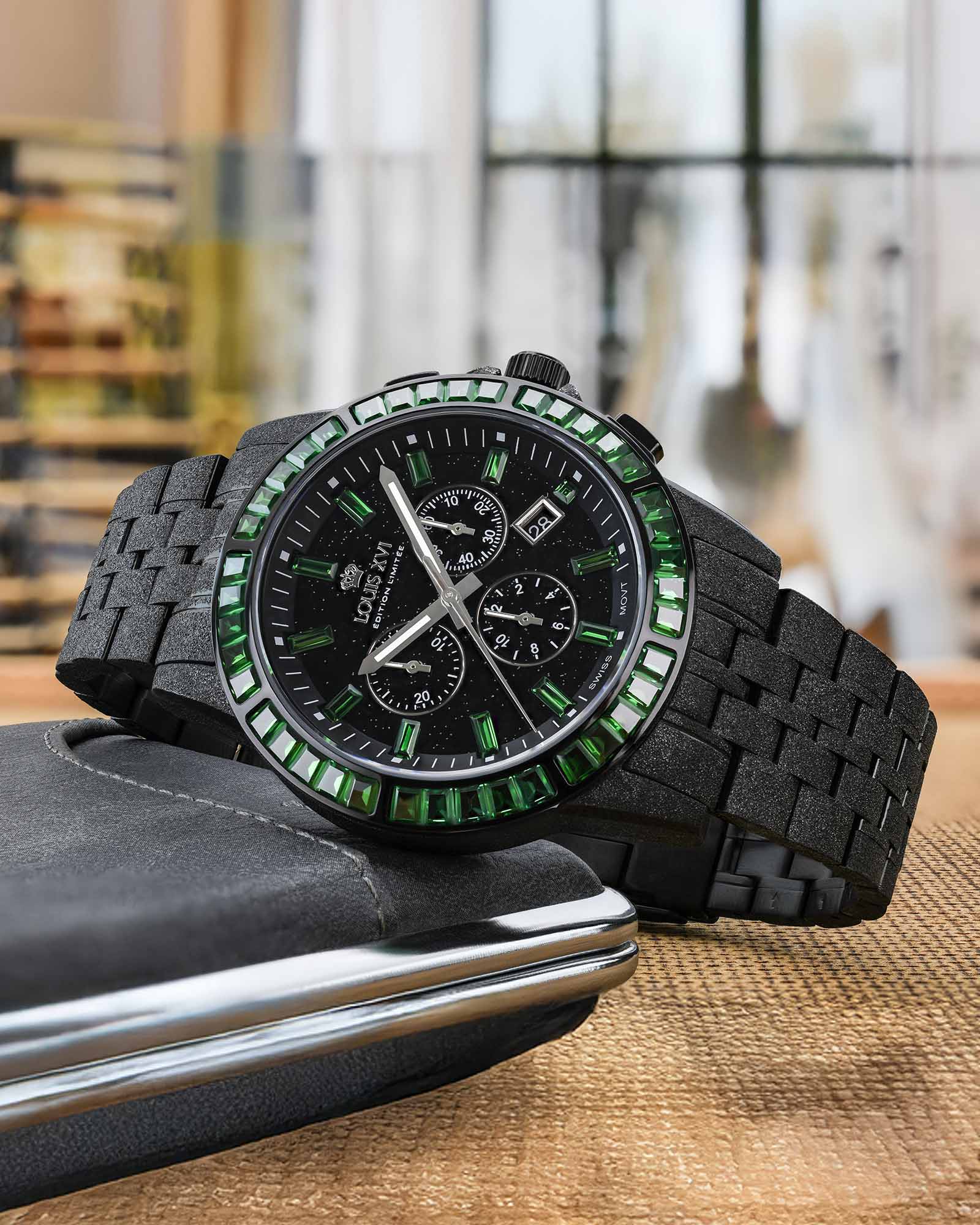 Majesté Frosted Iced Out 1182 Emerald Green - 43mm