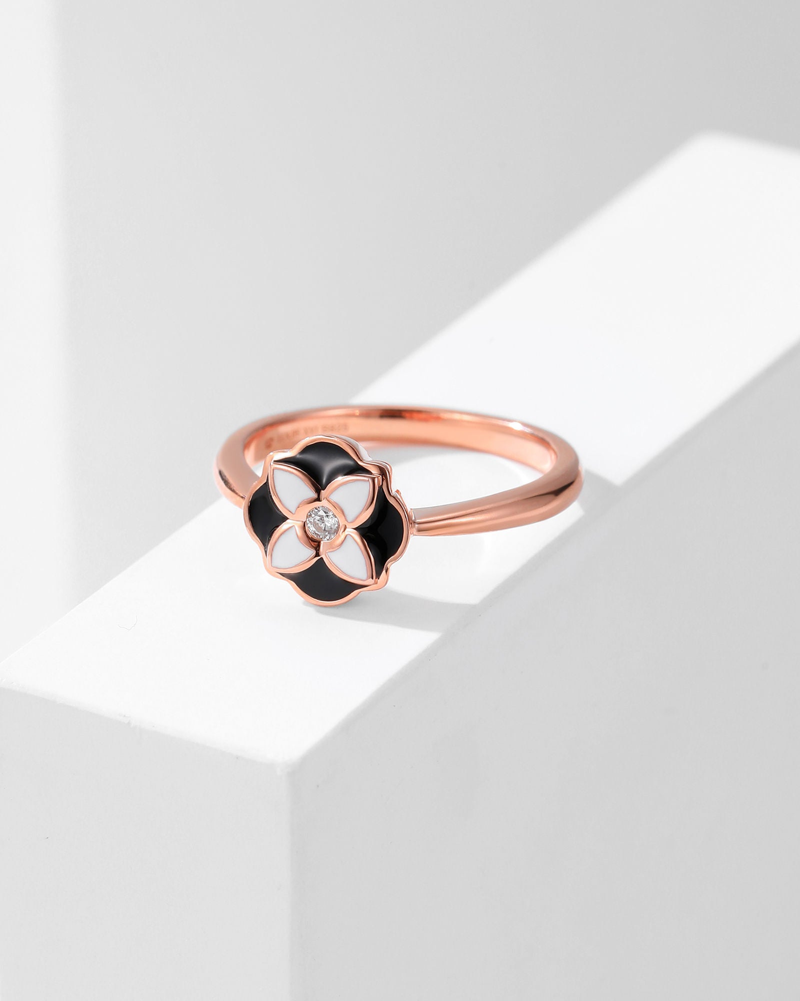 Fleur d’Émail Ring - 8313000